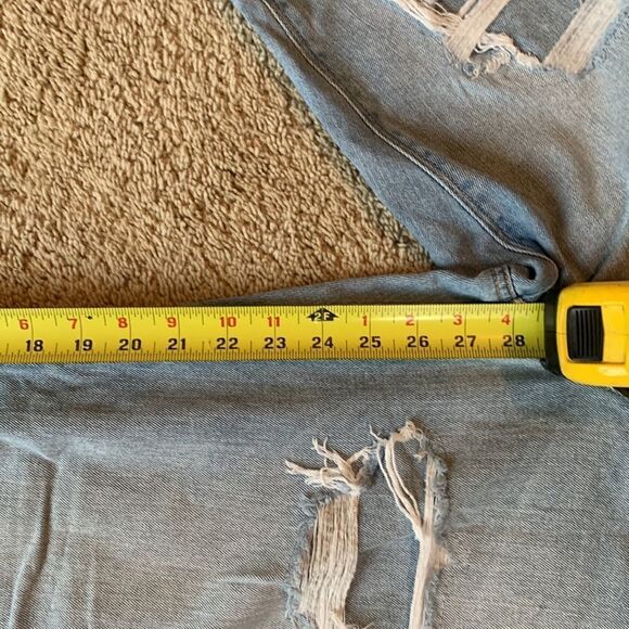 America Eagle jeans curvy mom light wash, distressed, size 0 - Picture 9 of 11